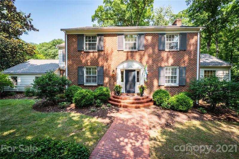 822 S Main St, Mount Holly, NC 28120