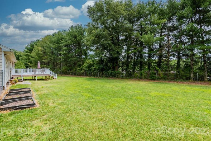 1850 18th Street Ct NE, Hickory, NC 28601