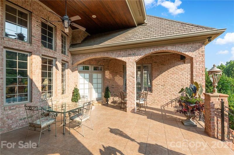 4040 Blossom Hill Dr, Matthews, NC 28104