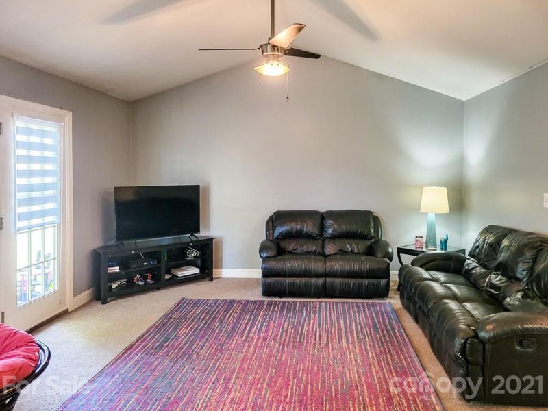 2654 Eagle Dr, Lincolnton, NC 28092