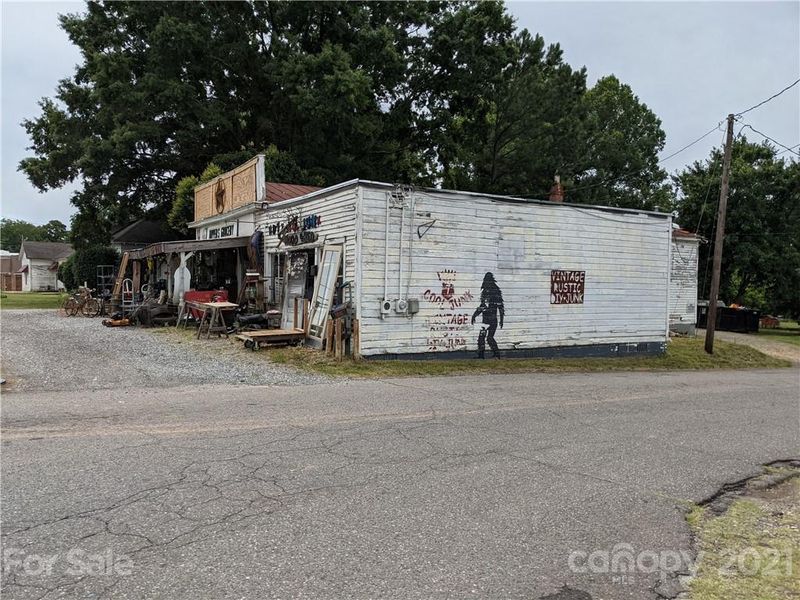 603 1st St, Lowell, NC 28098