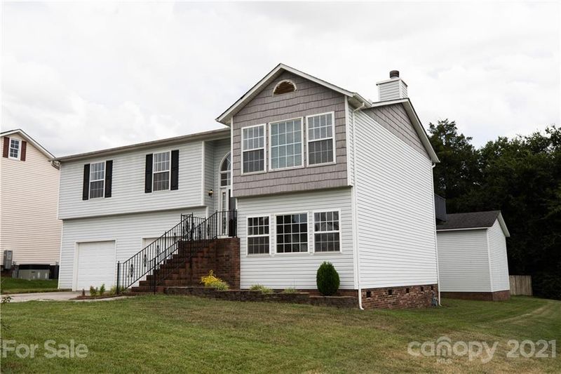 3673 Farm Lake Dr, Concord, NC 28027