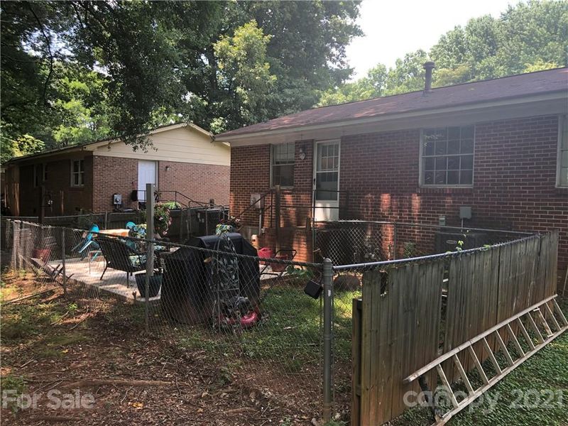2405 Longleaf Dr, Charlotte, NC 28210