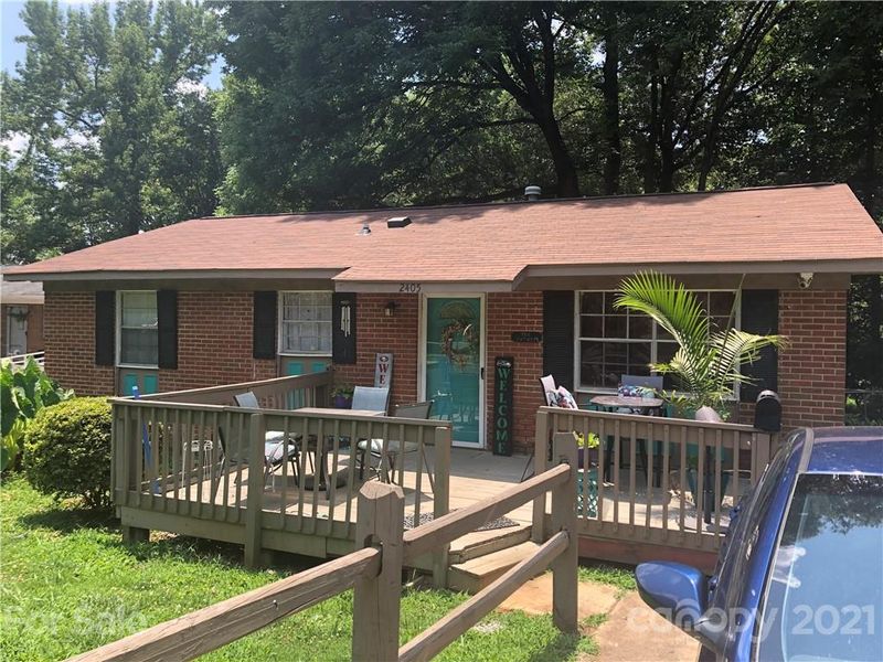 2405 Longleaf Dr, Charlotte, NC 28210
