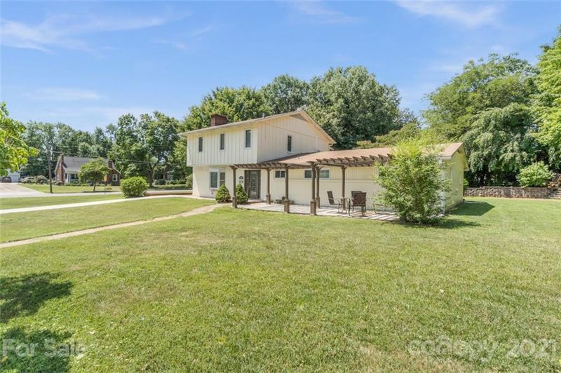 315 Summit Ave, Statesville, NC 28677