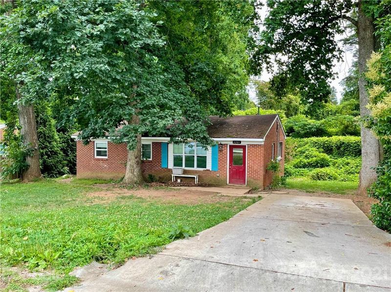 2201 Dalewood Dr, Gastonia, NC 28054