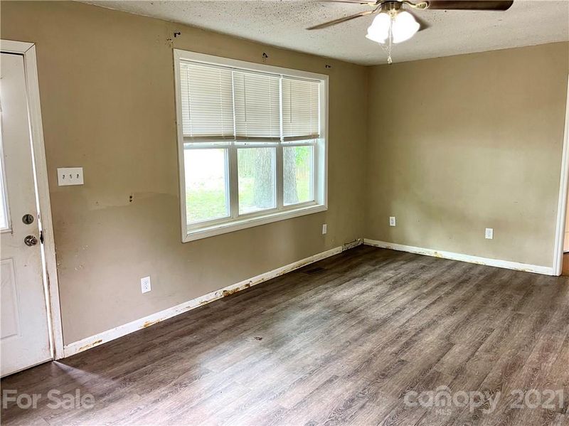 2201 Dalewood Dr, Gastonia, NC 28054