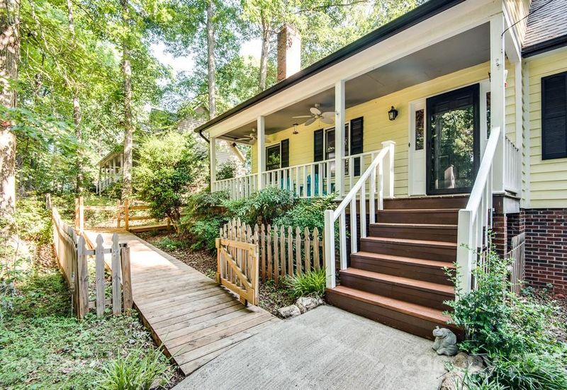 3986 Mattingly Dr, Hickory, NC 28602