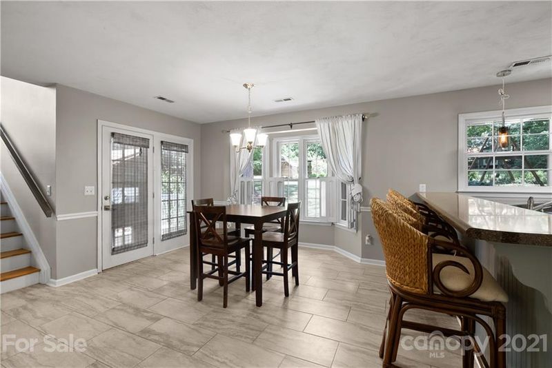 2430 Torrington Ln, Charlotte, NC 28262