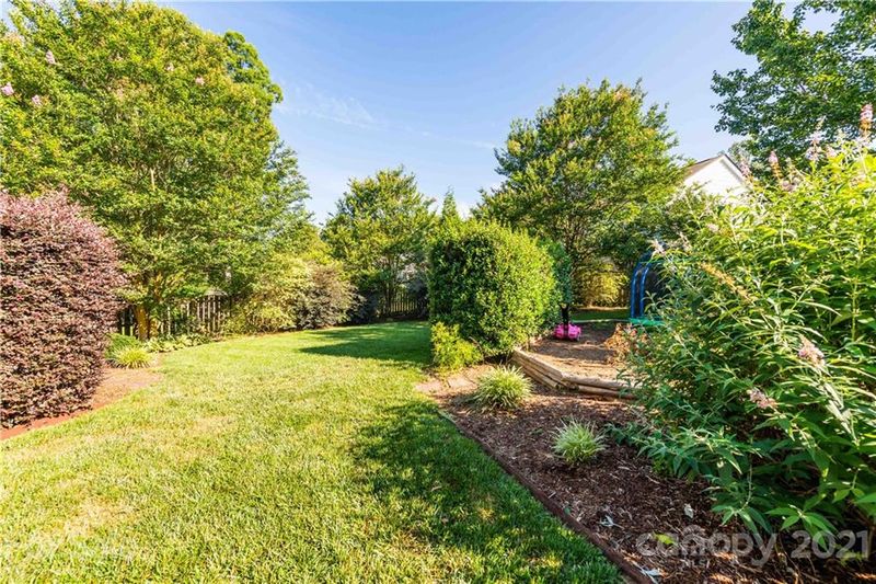 2611 Winding River Dr, Charlotte, NC 28214