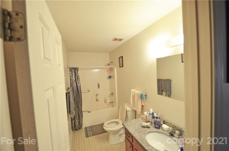 752 7th Ave, Hickory, NC 28602