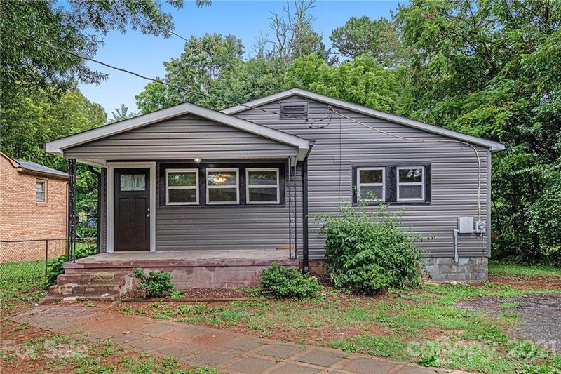629 2nd St SW, Conover, NC 28613