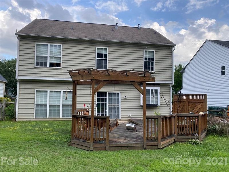 818 Clearbrook Rd, Matthews, NC 28105