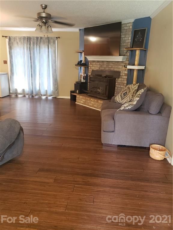 102 Doree Ln, Crouse, NC 28033