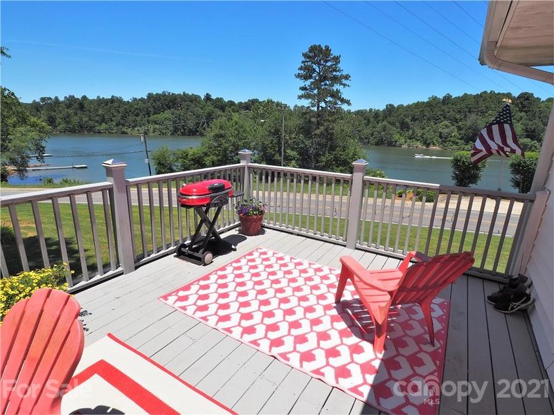 1077 21st Ave NW, Hickory, NC 28601