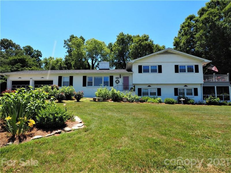 1077 21st Ave NW, Hickory, NC 28601