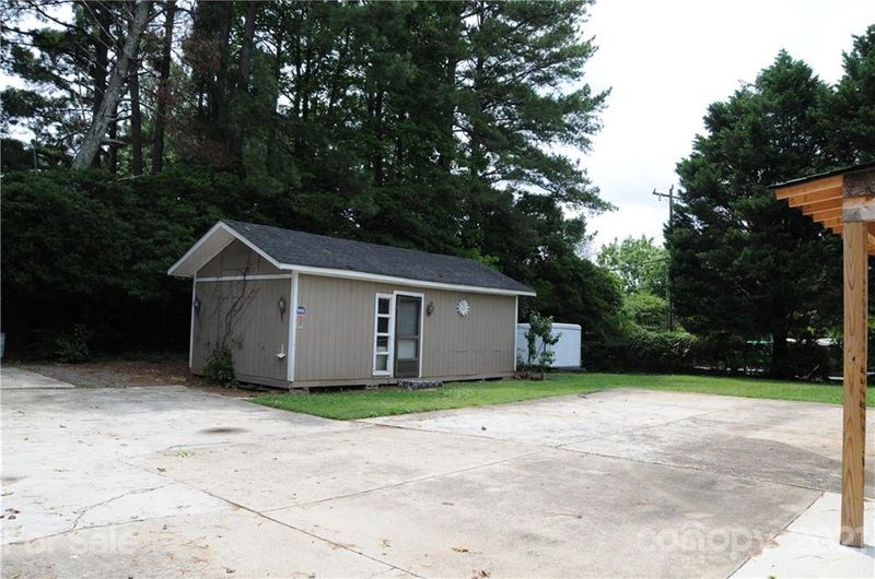 5900 Bluebonnet Rd, Charlotte, NC 28212
