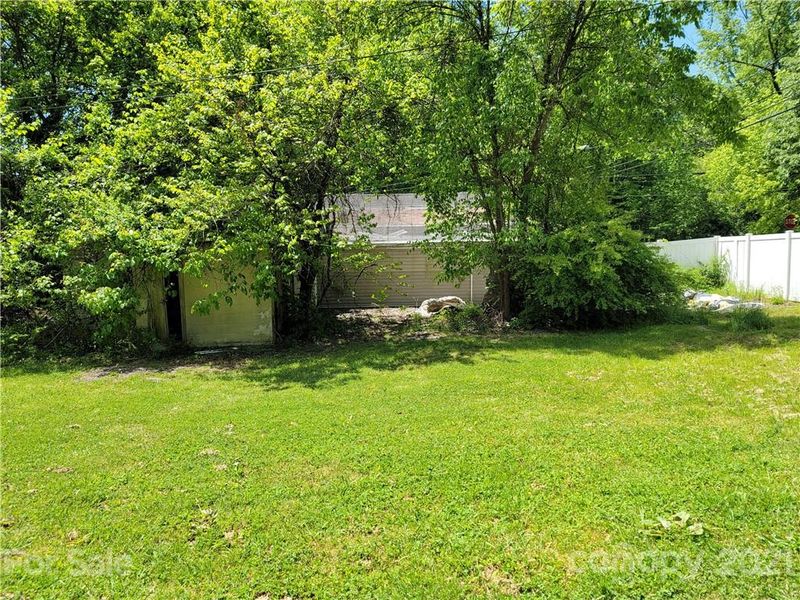 5948 Freedom Dr, Charlotte, NC 28214