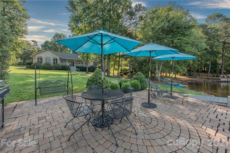 2757 Camden Pointe Dr, Sherrills Ford, NC 28673