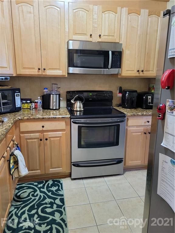1095 Laurel Ln, Gastonia, NC 28054