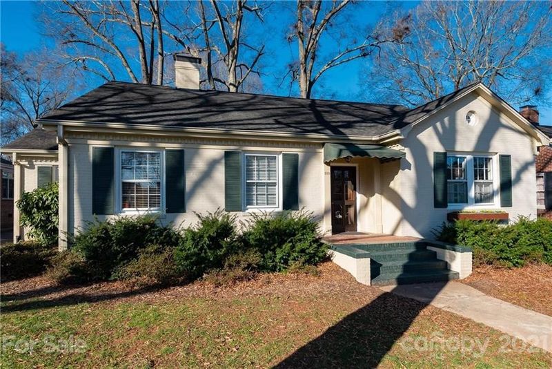 559 7th St NW, Hickory, NC 28601