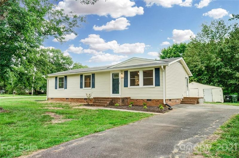 3705 Fieldcrest Cir, Concord, NC 28027