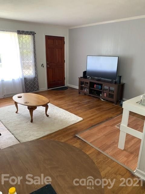 203 Meadow Dr, Gastonia, NC 28054