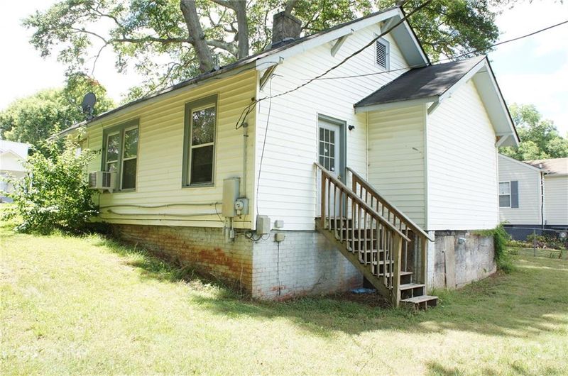 14 Stowe St, Lowell, NC 28098