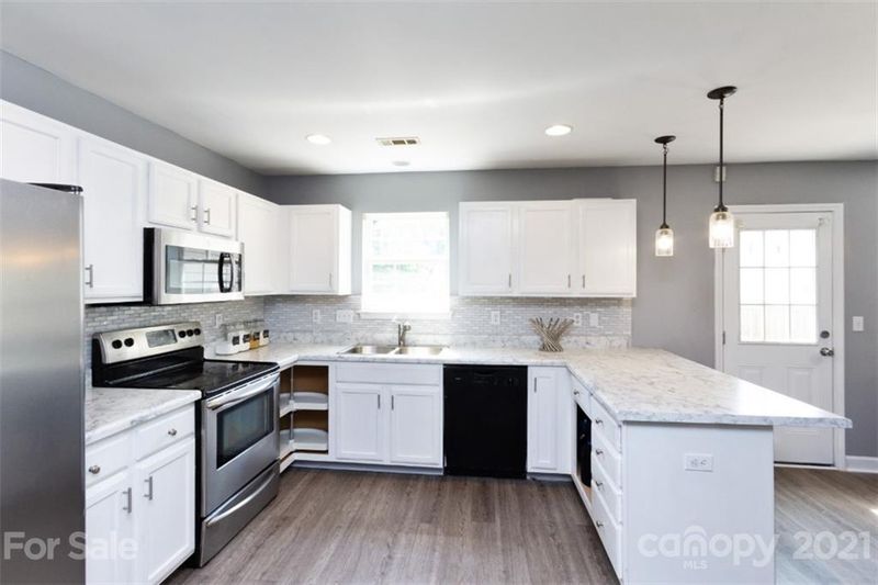 2529 Manes Ct, Charlotte, NC 28208