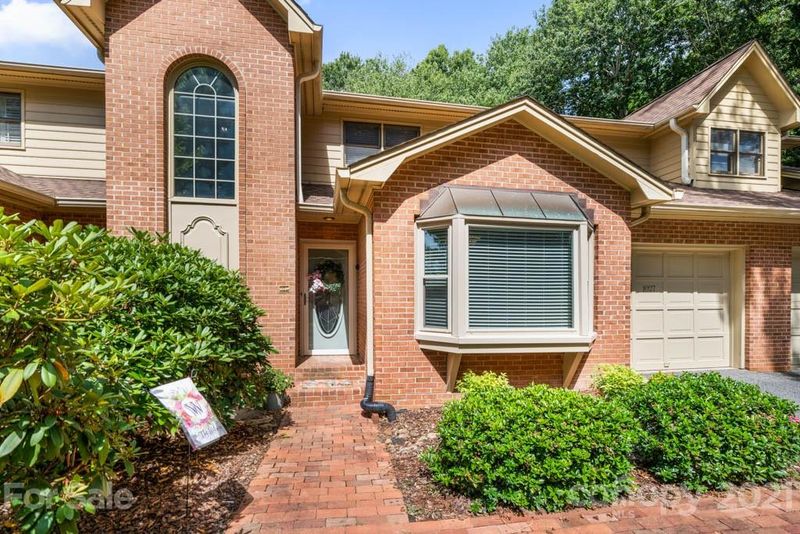 1027 1st St NE #4, Hickory, NC 28601