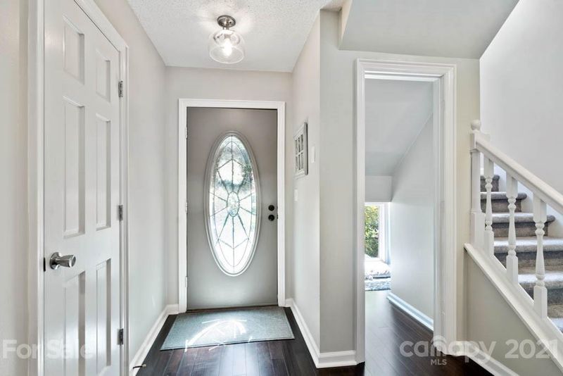 1027 1st St NE #4, Hickory, NC 28601