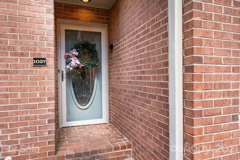 1027 1st St NE #4, Hickory, NC 28601