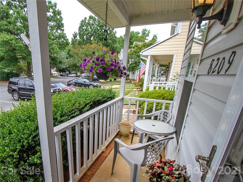 8209 Circle Tree Ln, Charlotte, NC 28277