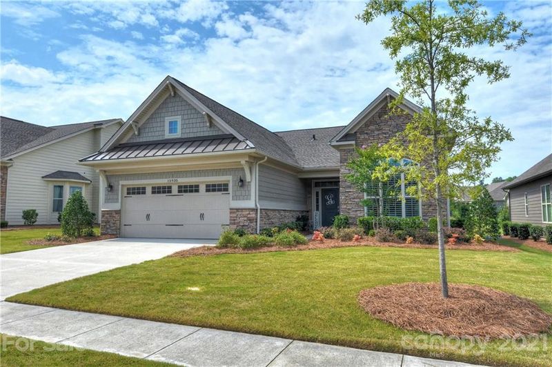 15935 Vale Ridge Dr, Charlotte, NC 28278
