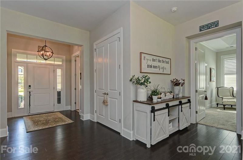15935 Vale Ridge Dr, Charlotte, NC 28278