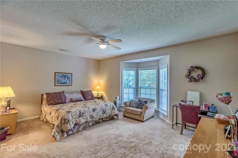 2310 Equestrian Dr, Matthews, NC 28105