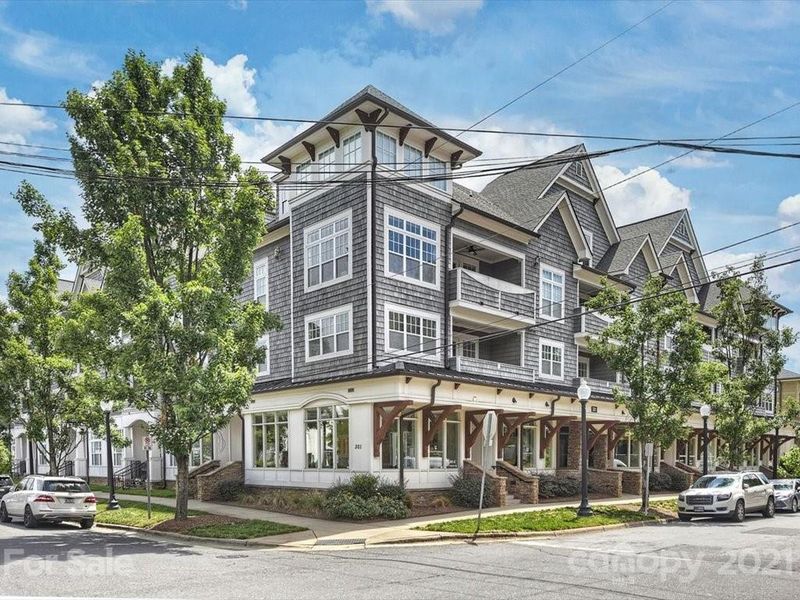 301 E Tremont Ave #207, Charlotte, NC 28203