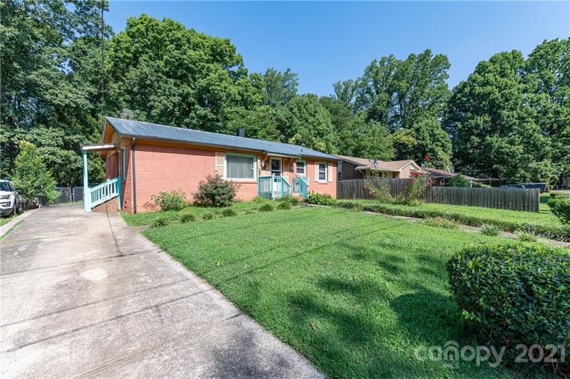 314 Saint Anne Pl, Charlotte, NC 28213