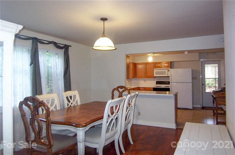 919 12th Ave NW, Hickory, NC 28601