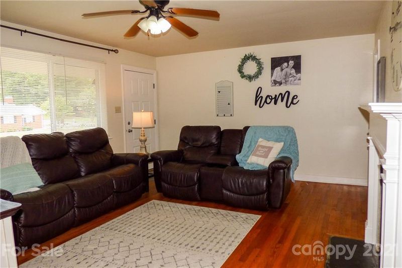 919 12th Ave NW, Hickory, NC 28601