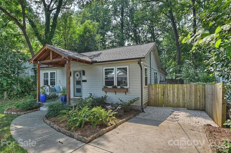 2425 Barry St, Charlotte, NC 28205
