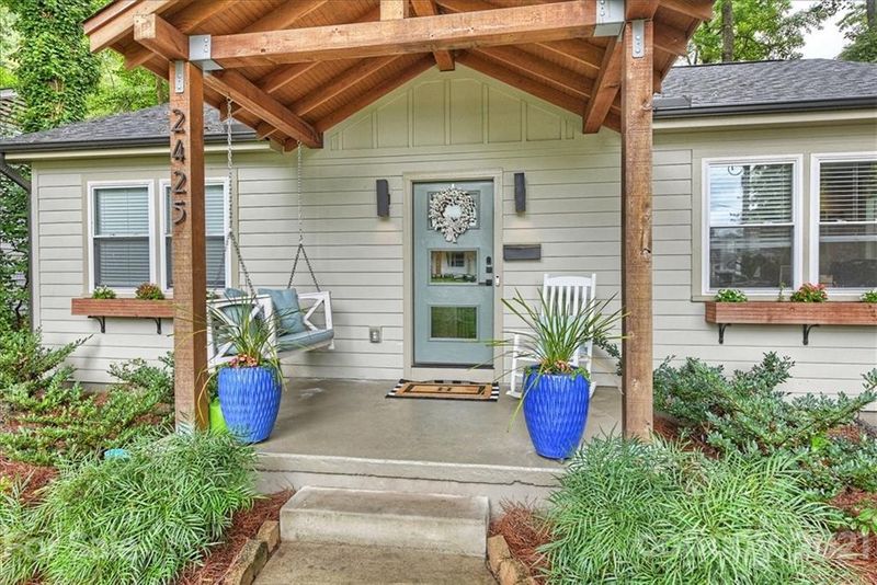 2425 Barry St, Charlotte, NC 28205