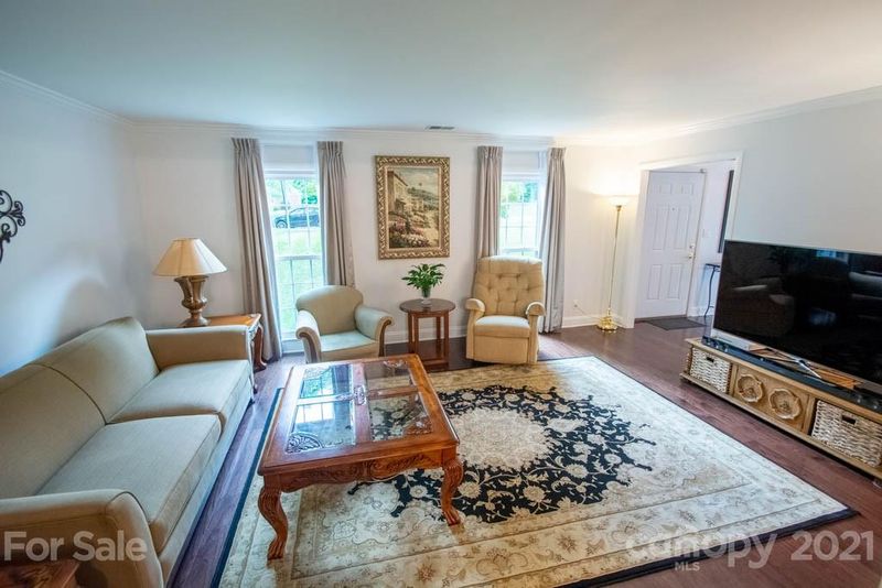 521 Walnut Point Dr, Matthews, NC 28105