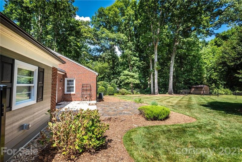 109 8th St NE, Conover, NC 28613