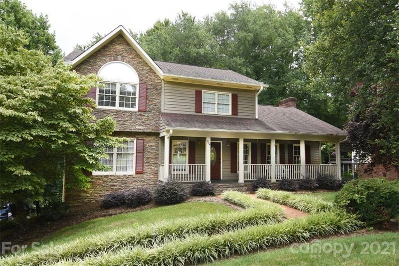 314 31st Avenue Ct NE, Hickory, NC 28601