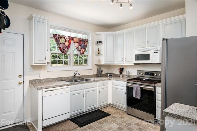 109 Forest Ridge Rd, Mooresville, NC 28117