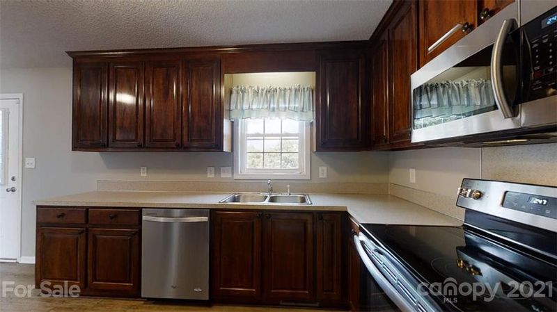 990 Grazing Meadows Ct, Lincolnton, NC 28092