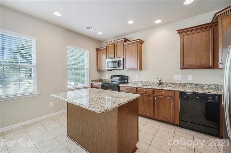 10742 Kemptown Sq, Mint Hill, NC 28227