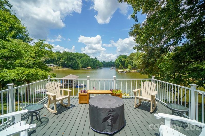 7022 Locke Dr, Sherrills Ford, NC 28673