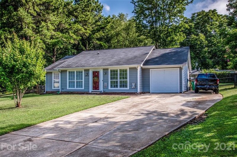 10933 Lassen Ct, Charlotte, NC 28214